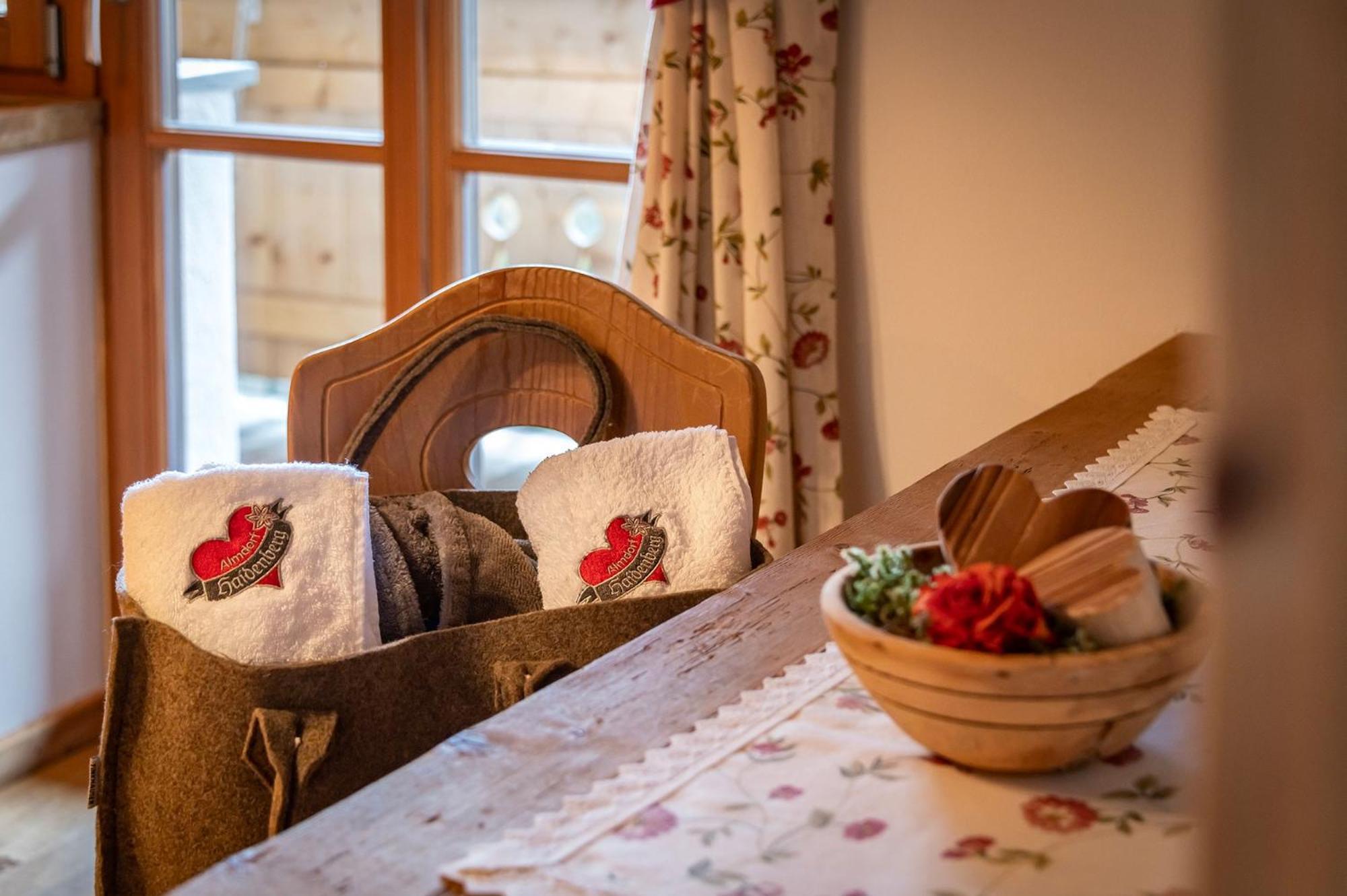 Chalets Almdorf Haidenberg Brunico Ruang foto