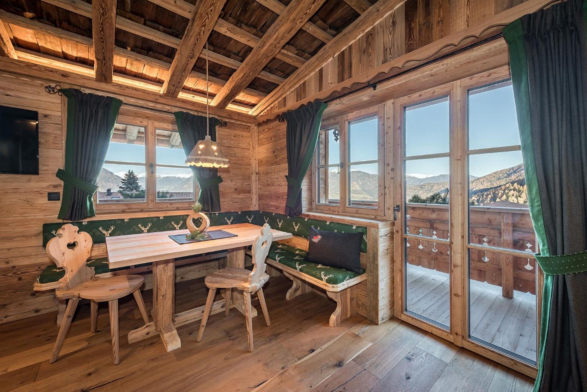 Chalets Almdorf Haidenberg Brunico Ruang foto