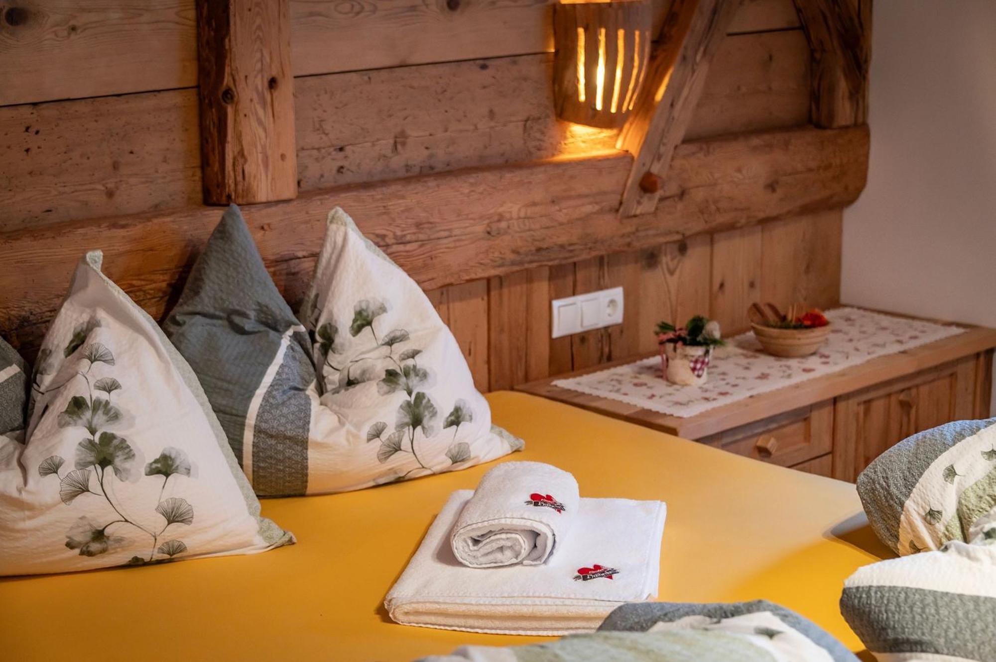 Chalets Almdorf Haidenberg Brunico Ruang foto