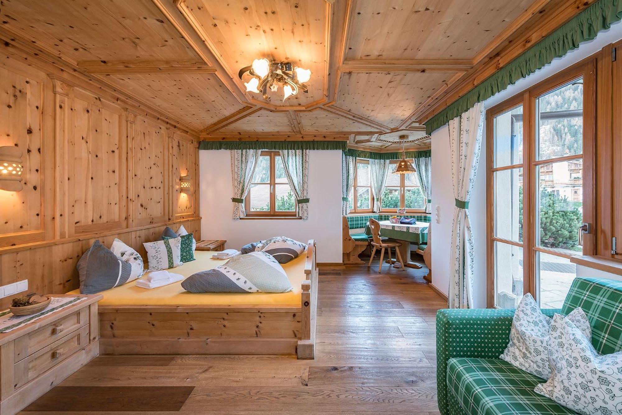 Chalets Almdorf Haidenberg Brunico Ruang foto